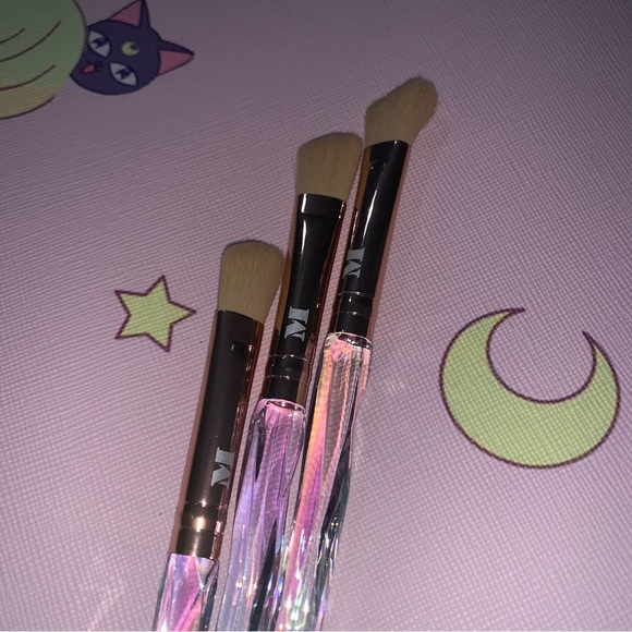 3 Makeup Brushes with Clear Diamond Rainbow Reflective Handles - Picture 9 of 13